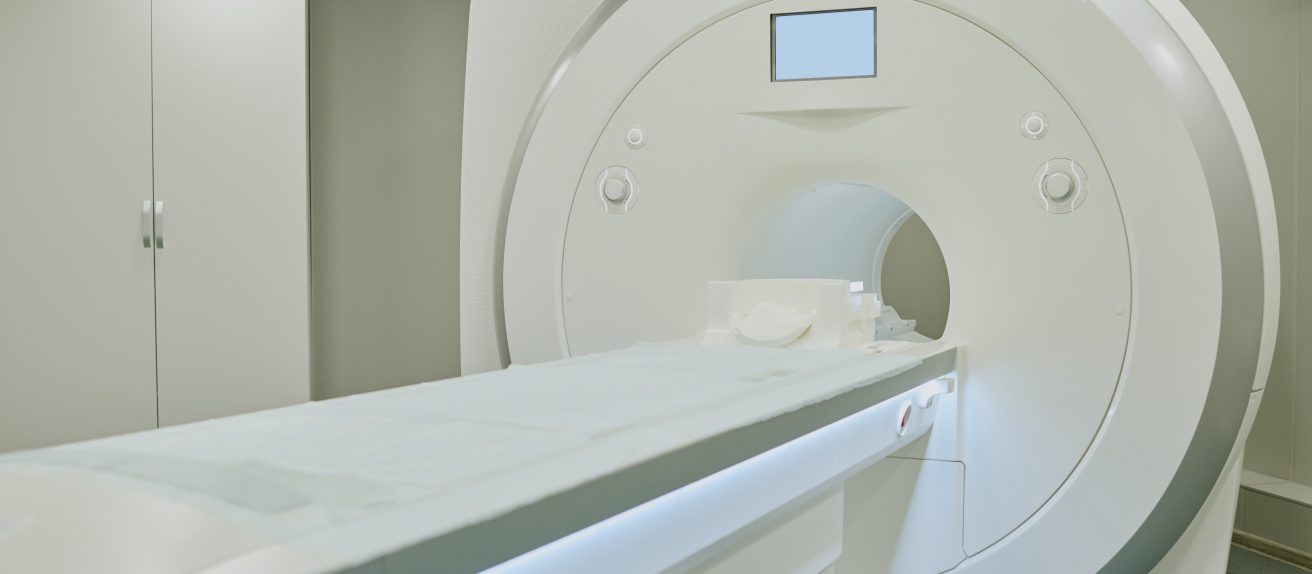 Appareil de scanner médical utilisé pour réaliser un scanner coronaire