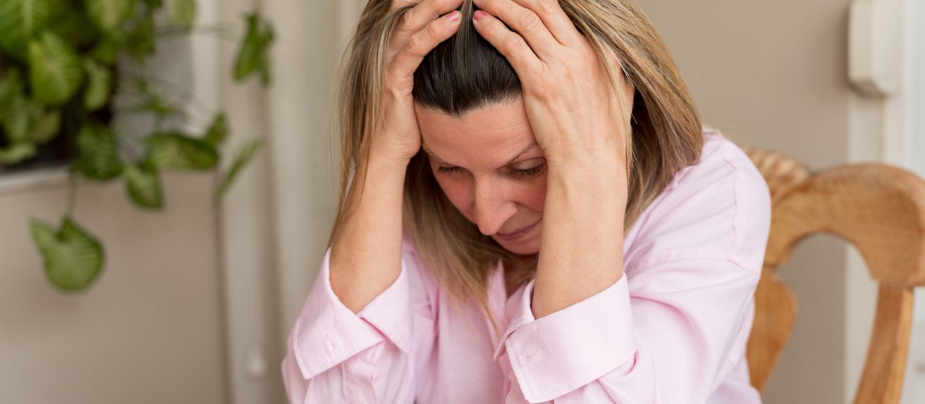Personne en situation de tension illustrant l’impact du stress chronique sur la santé cardiovasculaire
