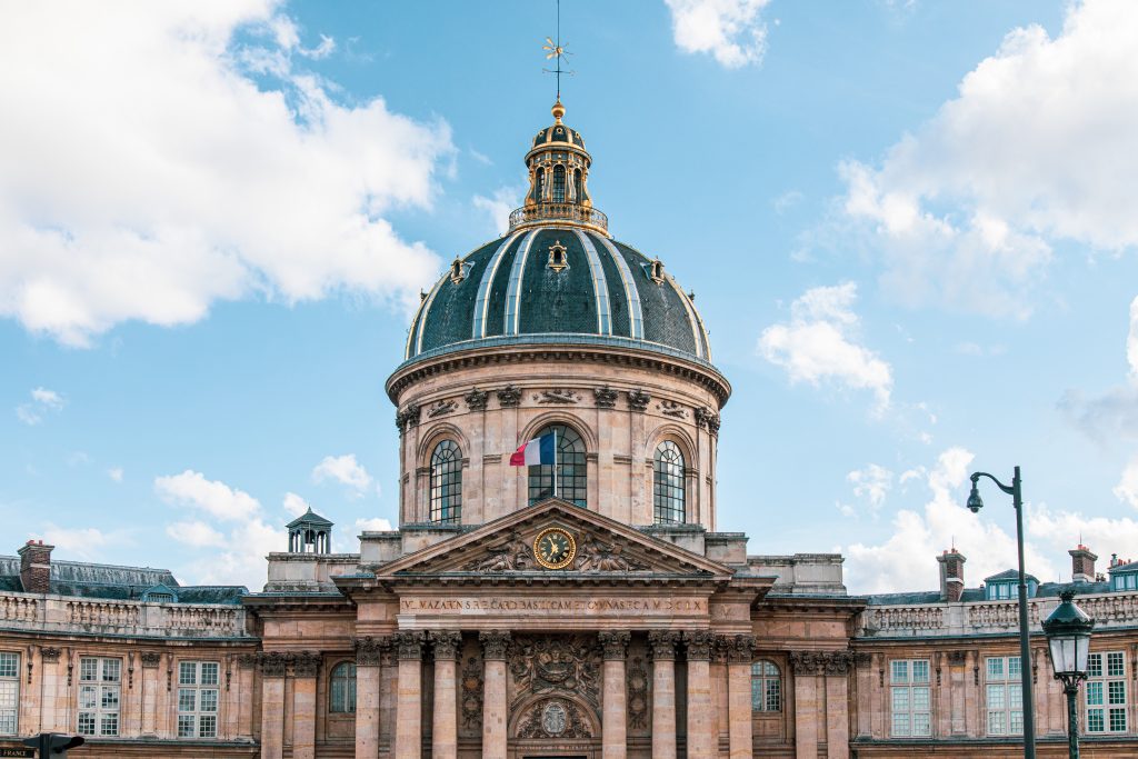 Photo de Institut de France à Paris, lieu emblématique du patrimoine culturel et scientifique