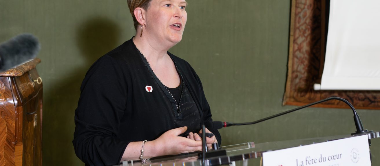 Portrait de Véronique Freund-Michel présentant ses recherches sur l’hypertension artérielle pulmonaire chez les femmes